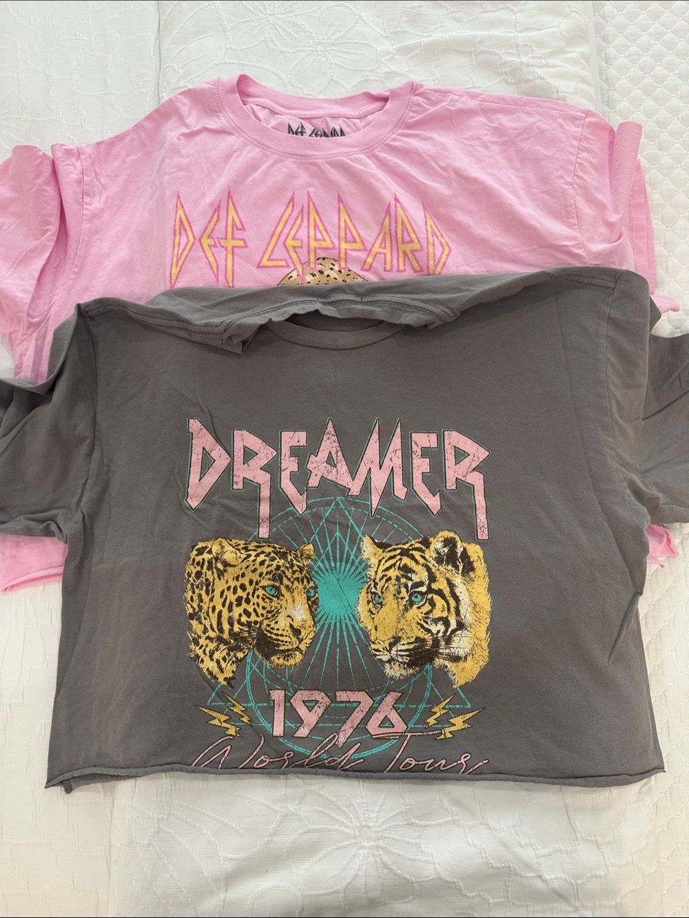 Dreamer 1976 Graphic Cropped Tee - Pink & Gray